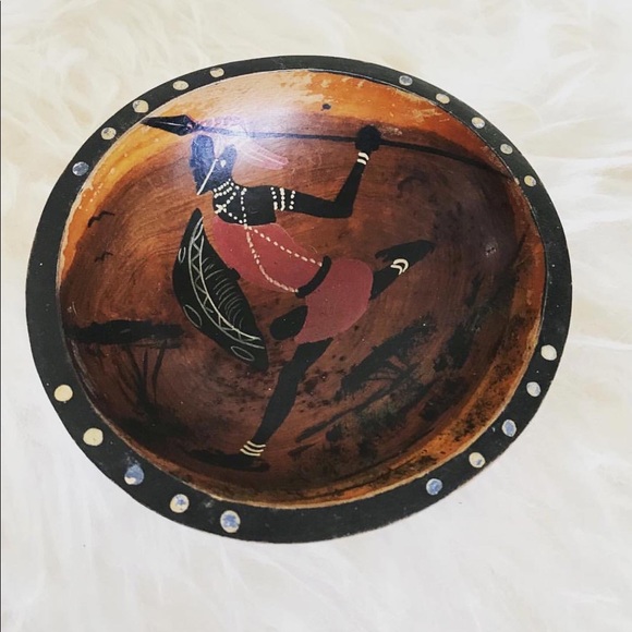 Handcrafted African wood art bowl - Picture 4 of 9